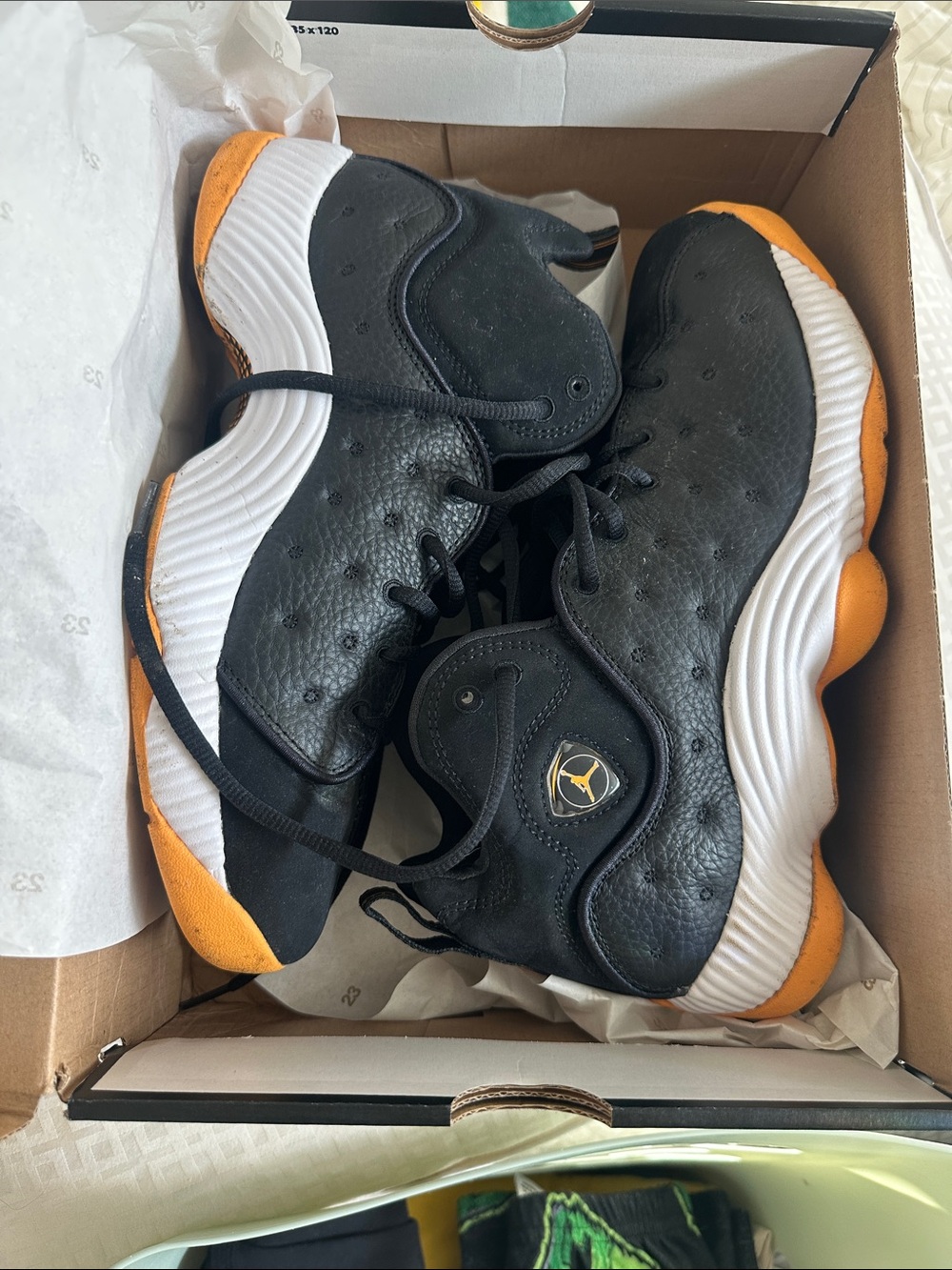 Jordan Men's Black and yellow Low-Top Basketball Sneakers Jordan jumpman team II